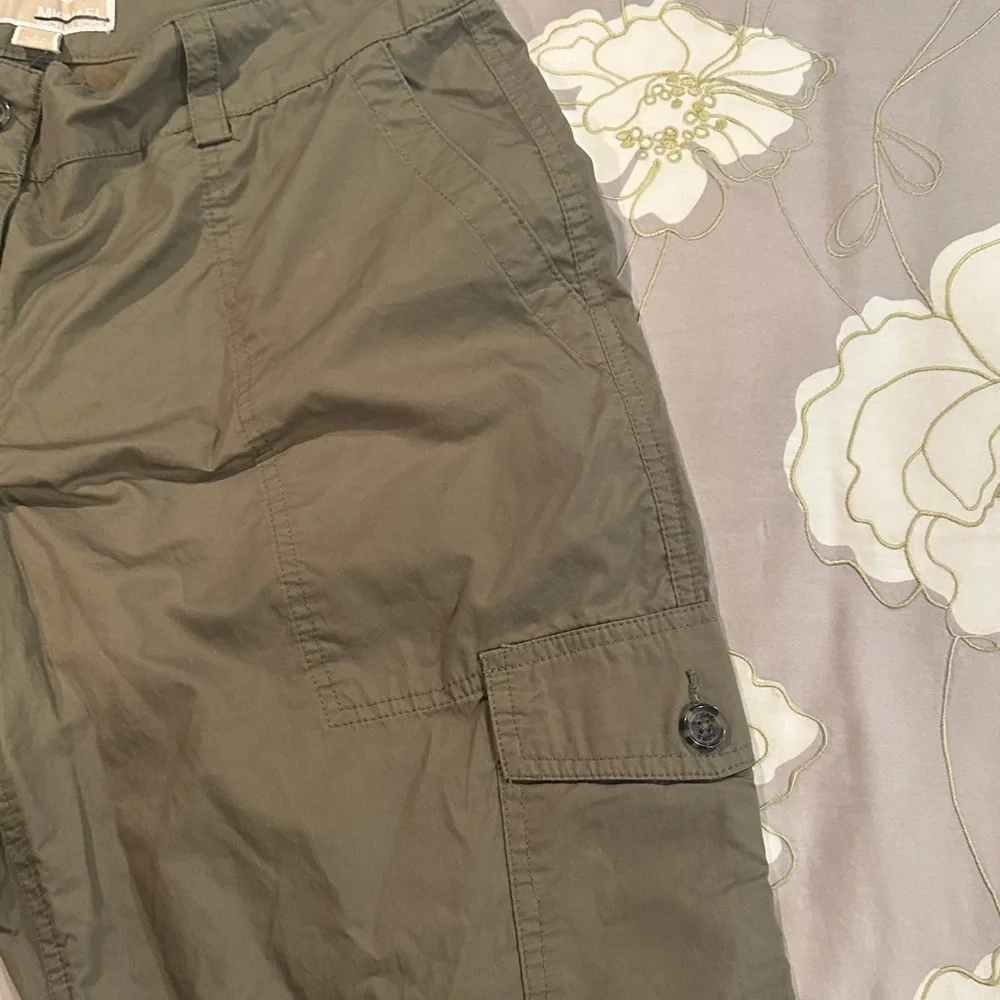 Michael Kors Women’s Green Cargo Pants- Size 8 - Picture 3 of 4